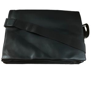 NWT Black Crossbody 3 Compartment Bag with adjustable Strap Unisex